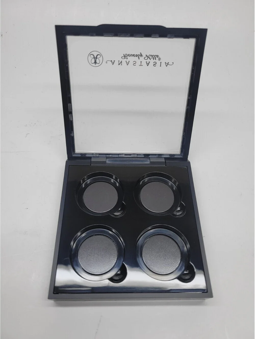 Anastasia Beverly Hills 4 Well Magnetic Eye Shadow Palette + Dual End Brush